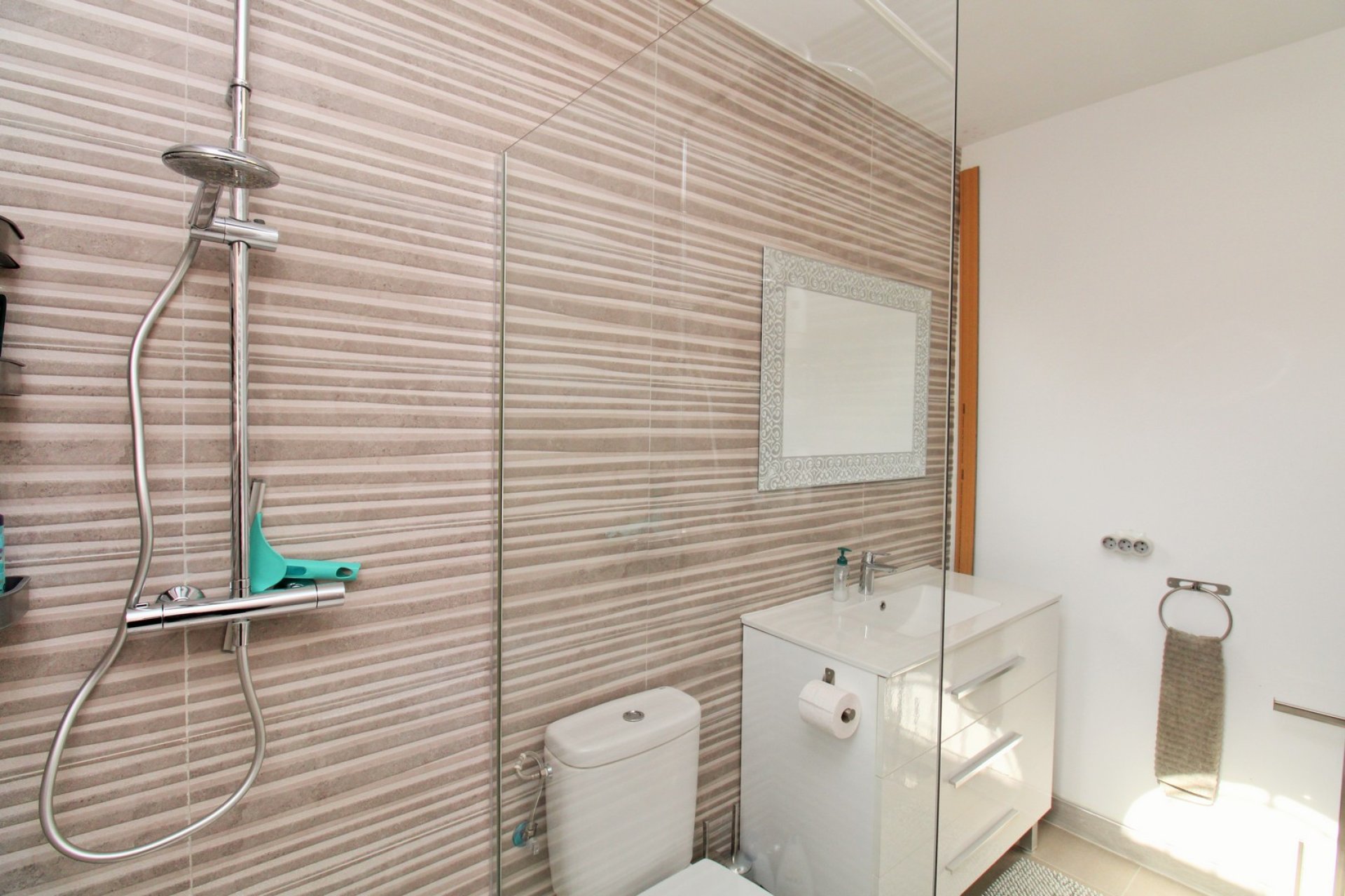 Resale - Townhouse -
Villamartin