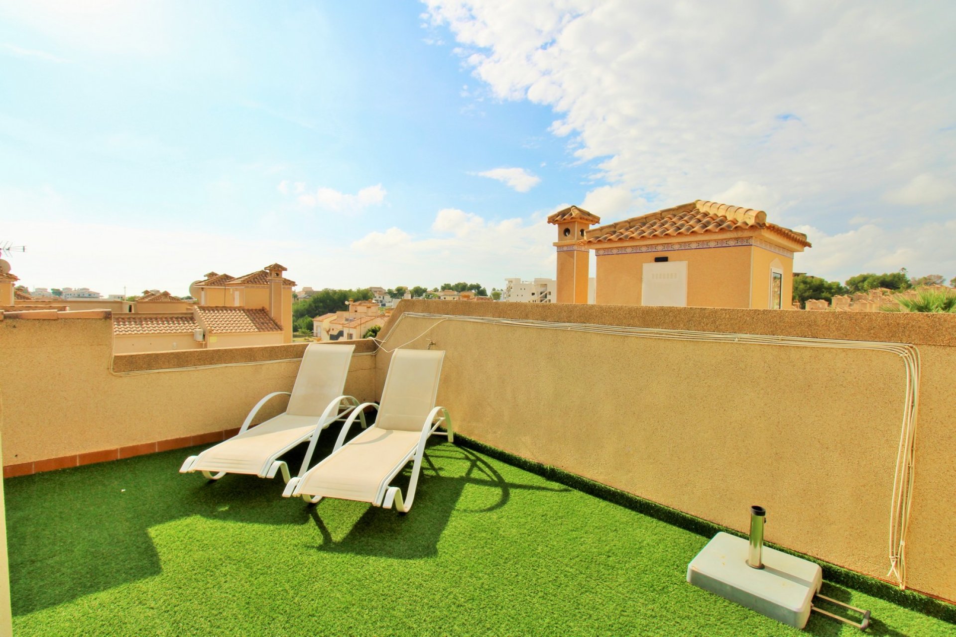 Resale - Townhouse -
Villamartin