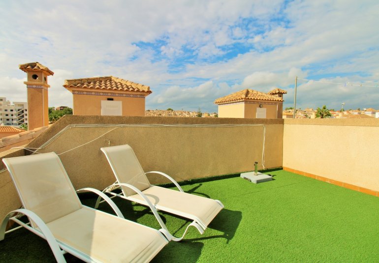Resale - Townhouse -
Villamartin