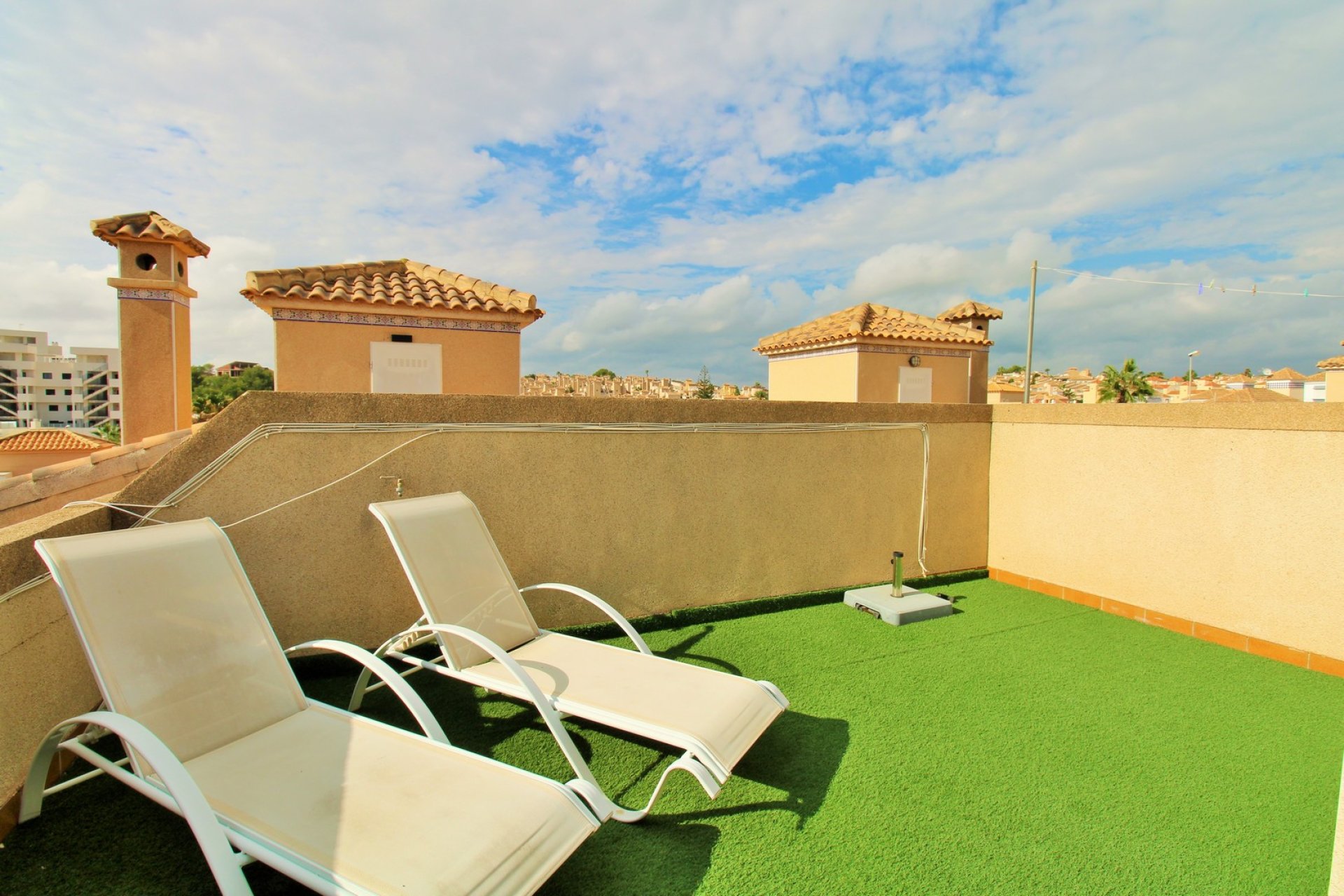 Resale - Townhouse -
Villamartin