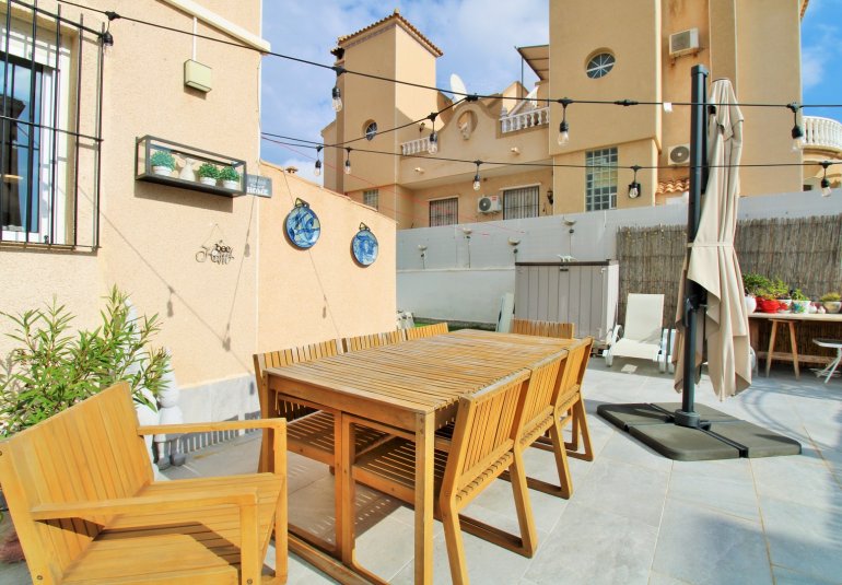 Resale - Townhouse -
Villamartin
