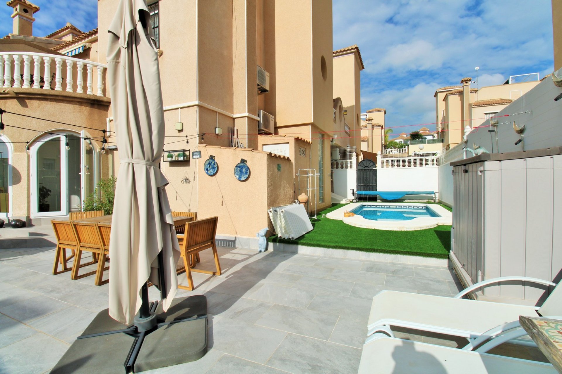 Resale - Townhouse -
Villamartin