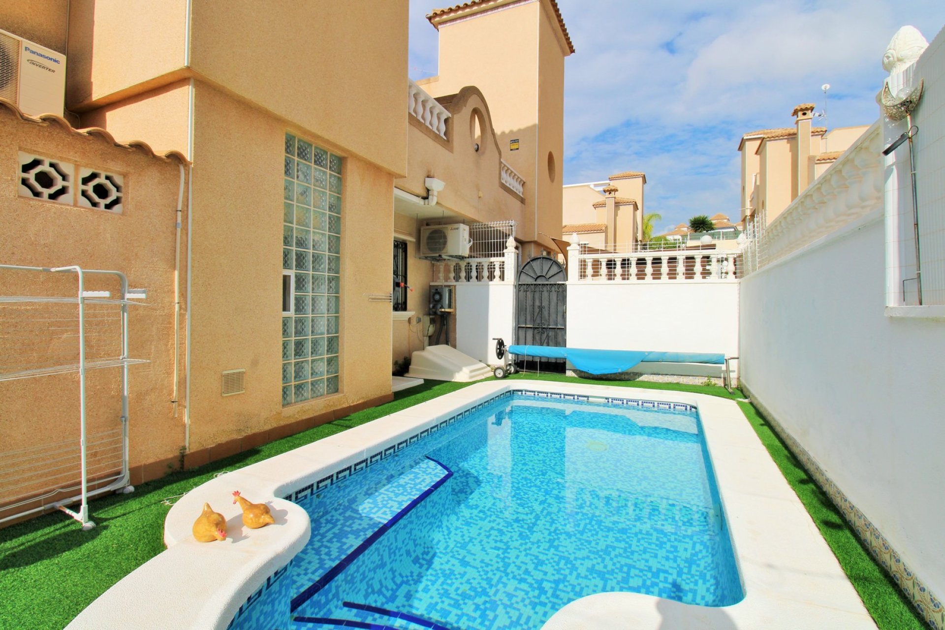 Resale - Townhouse -
Villamartin