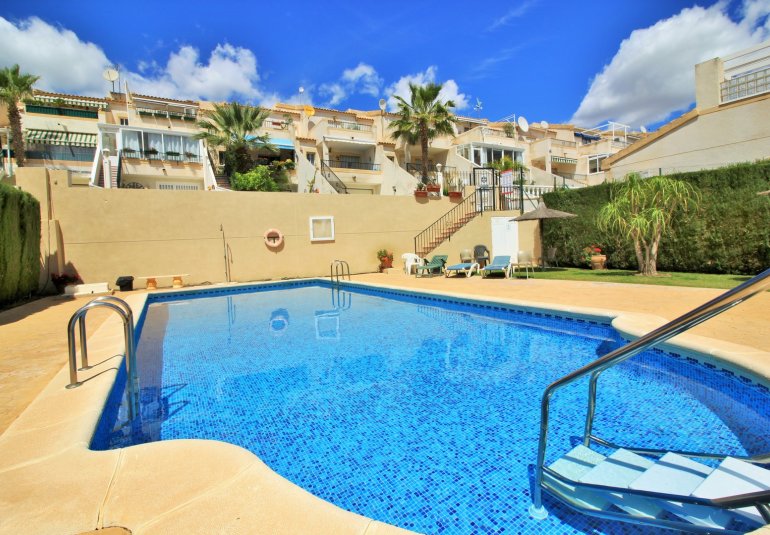 Resale - Townhouse -
Villamartin