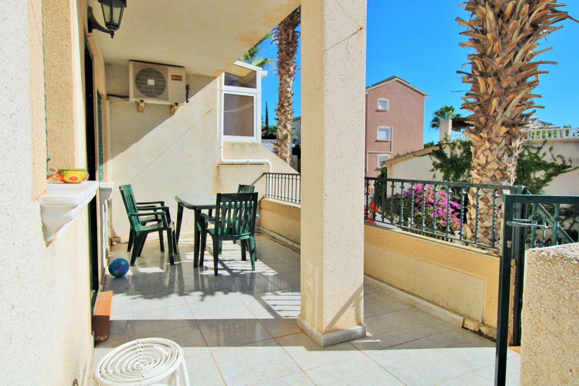 Resale - Townhouse -
Villamartin