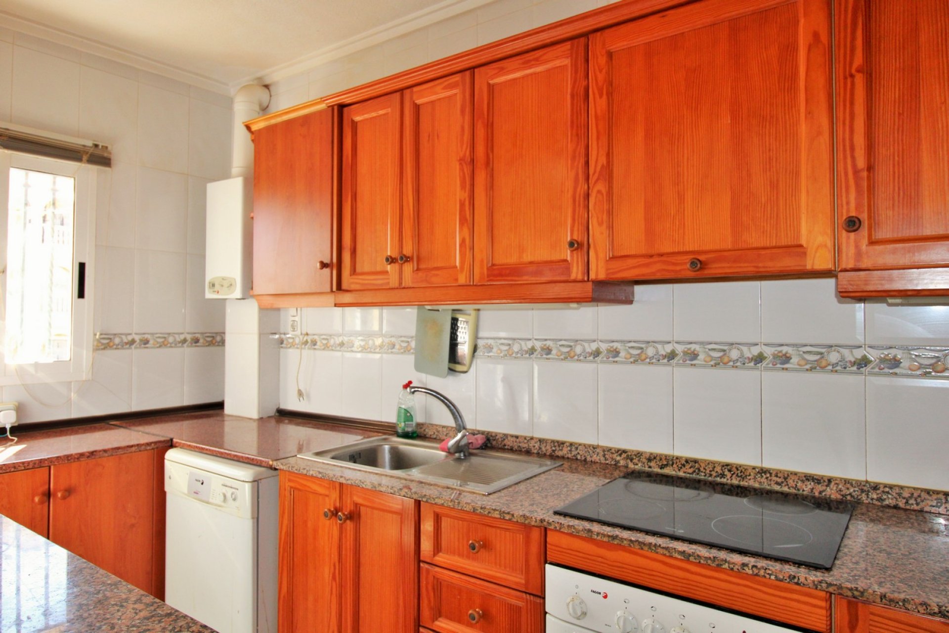 Resale - Townhouse -
Villamartin