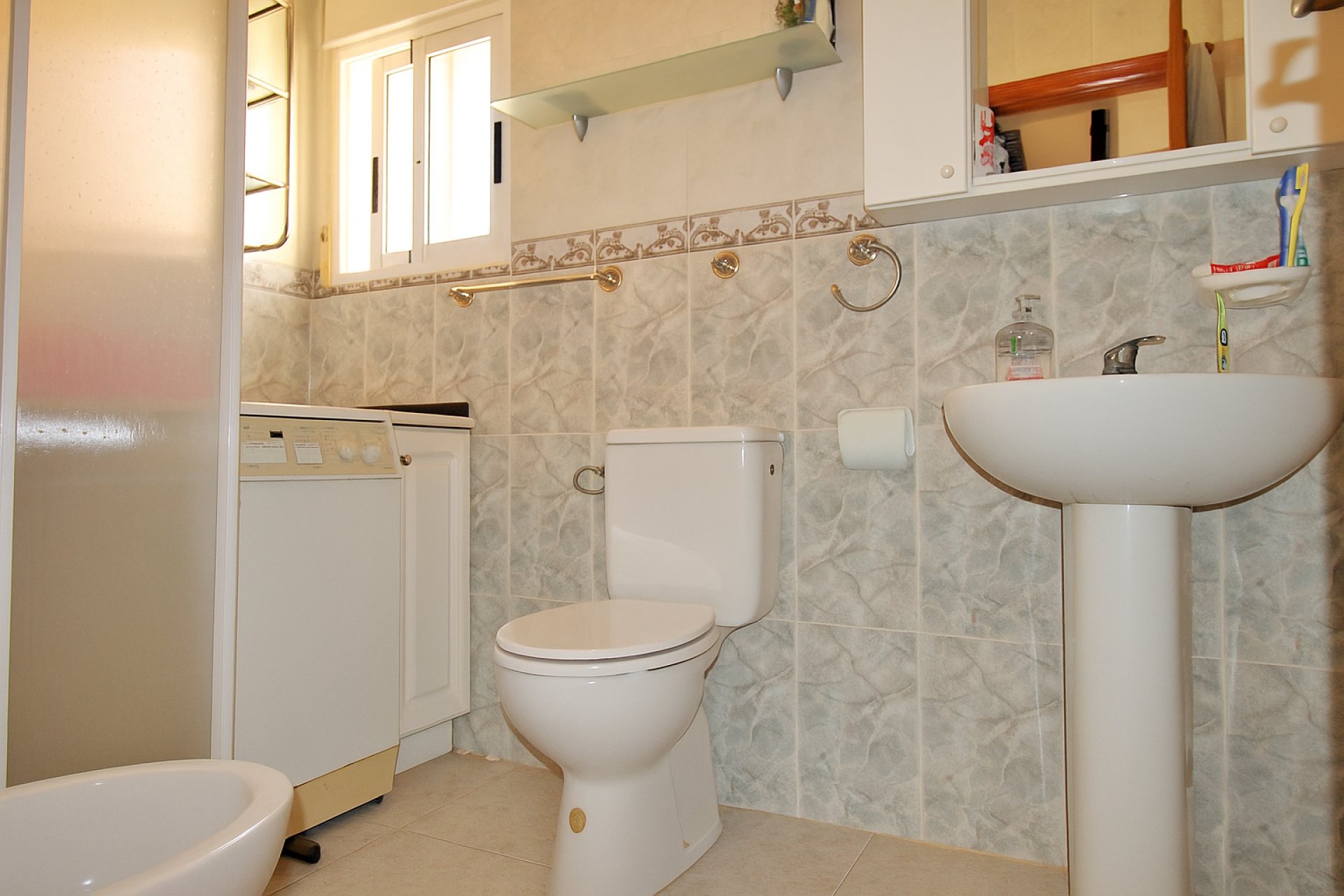 Resale - Townhouse -
Villamartin