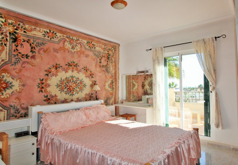 Resale - Townhouse -
Villamartin