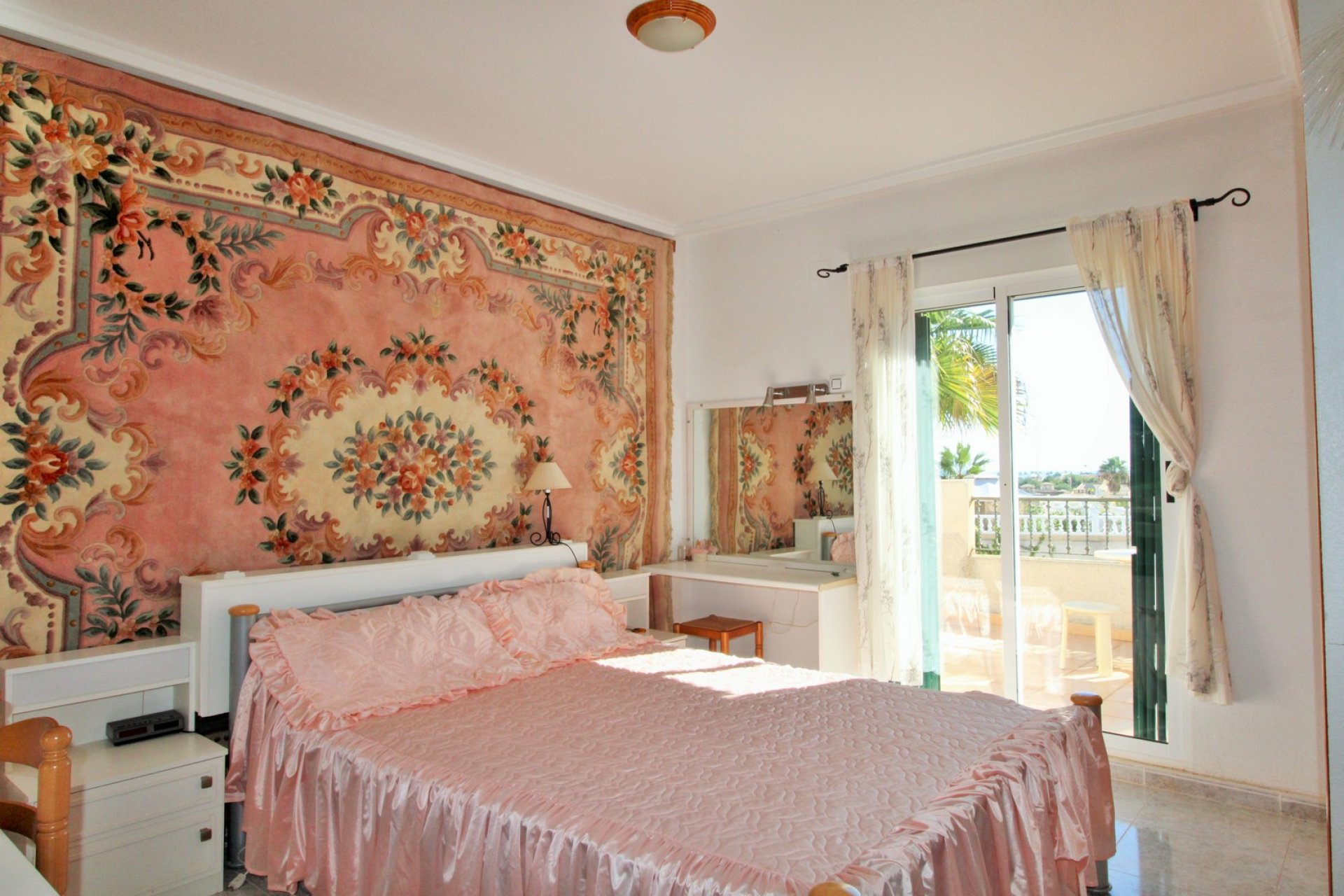 Resale - Townhouse -
Villamartin