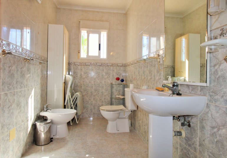 Resale - Townhouse -
Villamartin