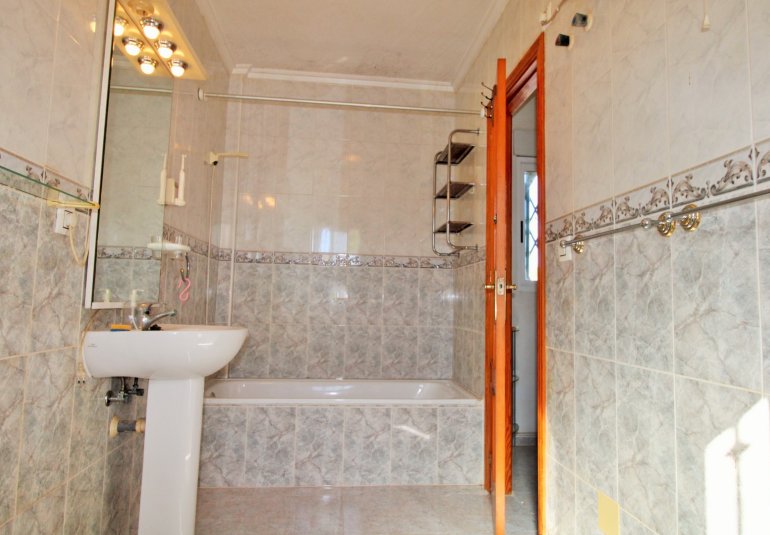 Resale - Townhouse -
Villamartin