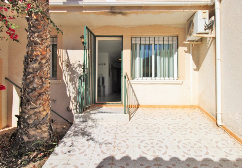 Resale - Townhouse -
Villamartin