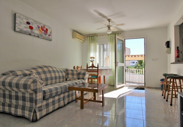 Resale - Townhouse -
Villamartin