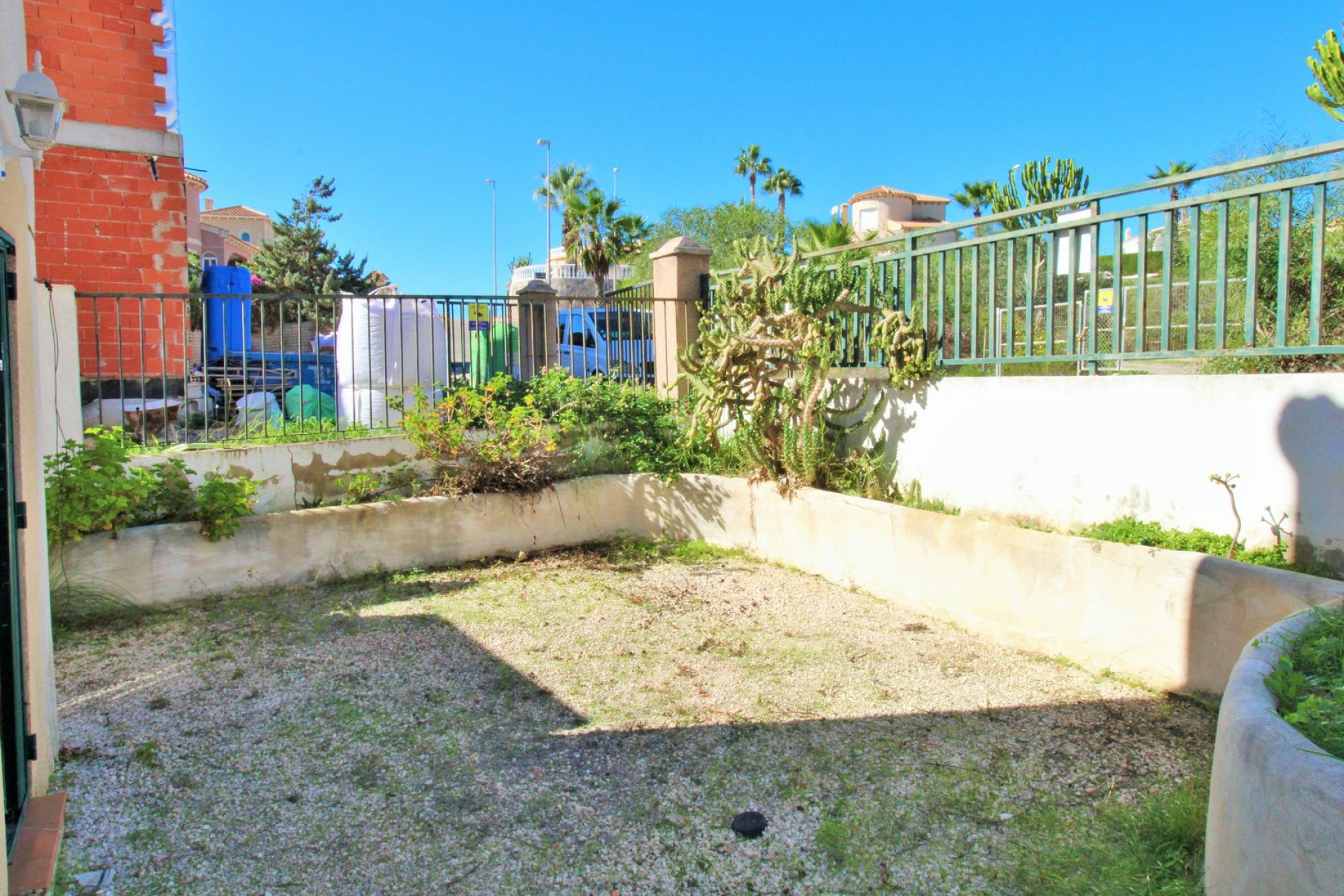 Resale - Townhouse -
Villamartin