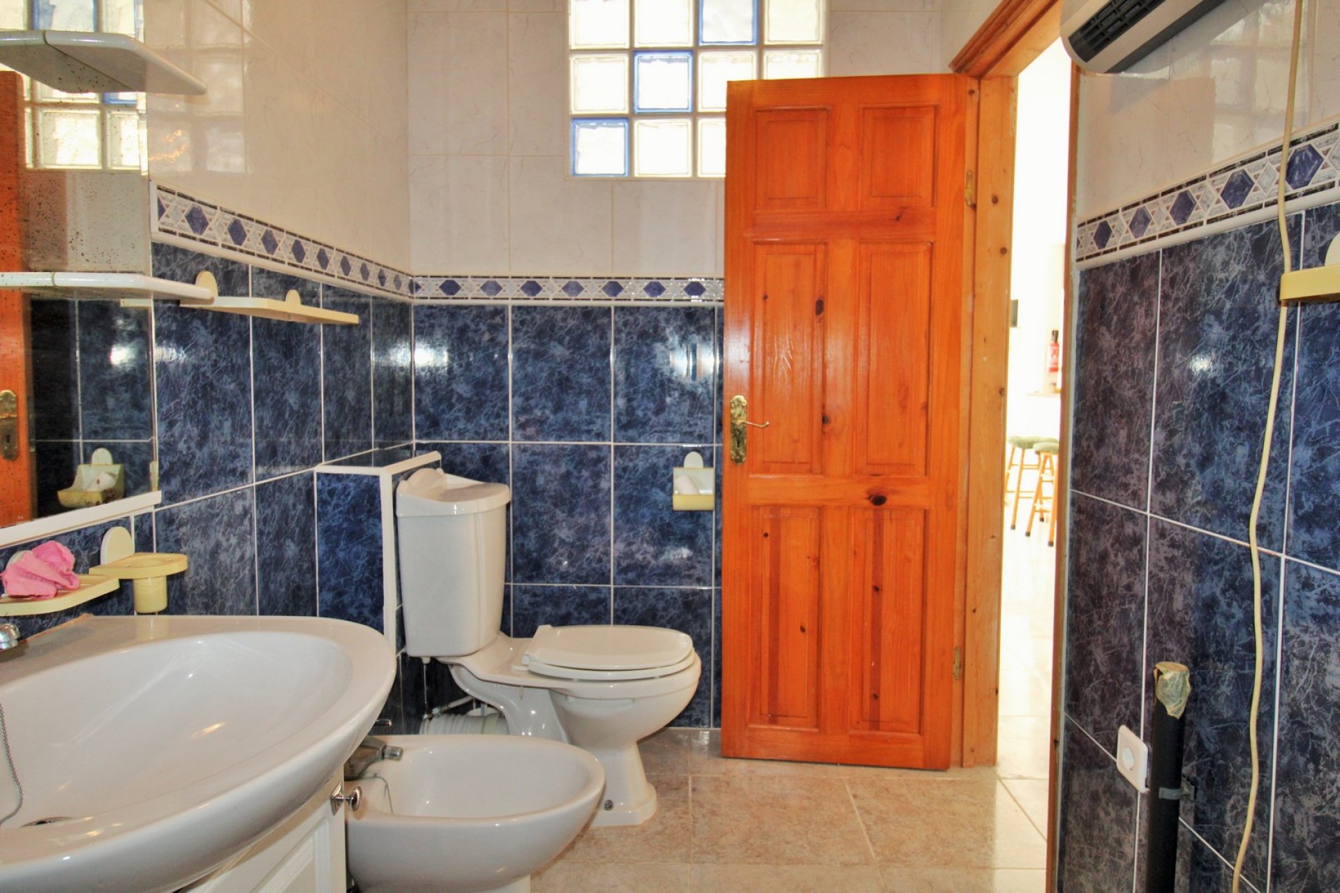 Resale - Townhouse -
Villamartin