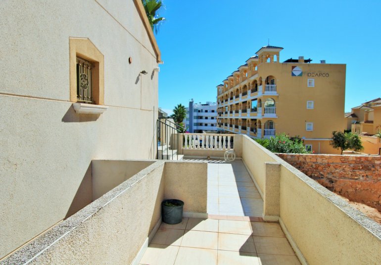 Resale - Townhouse -
Villamartin