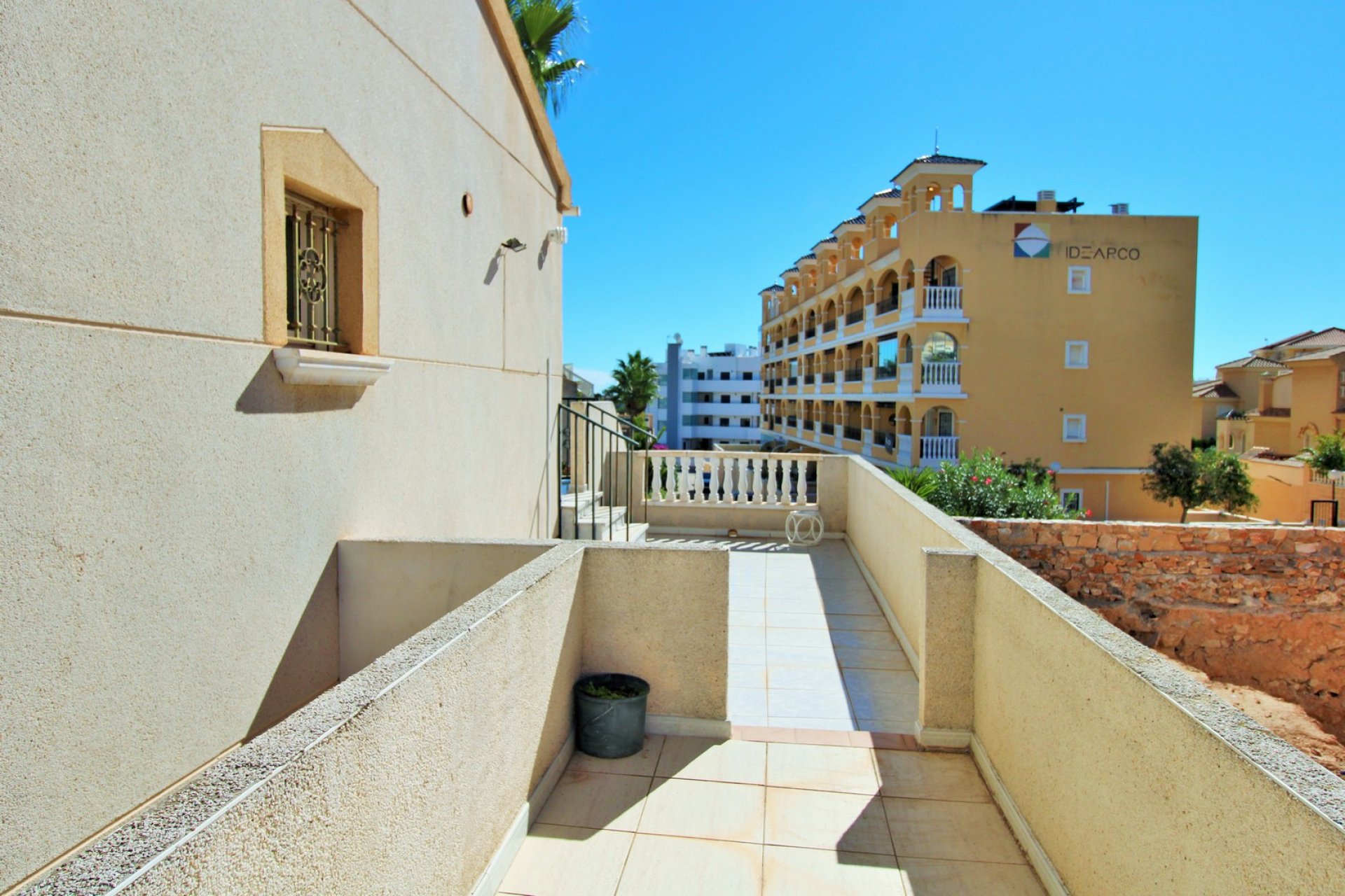 Resale - Townhouse -
Villamartin