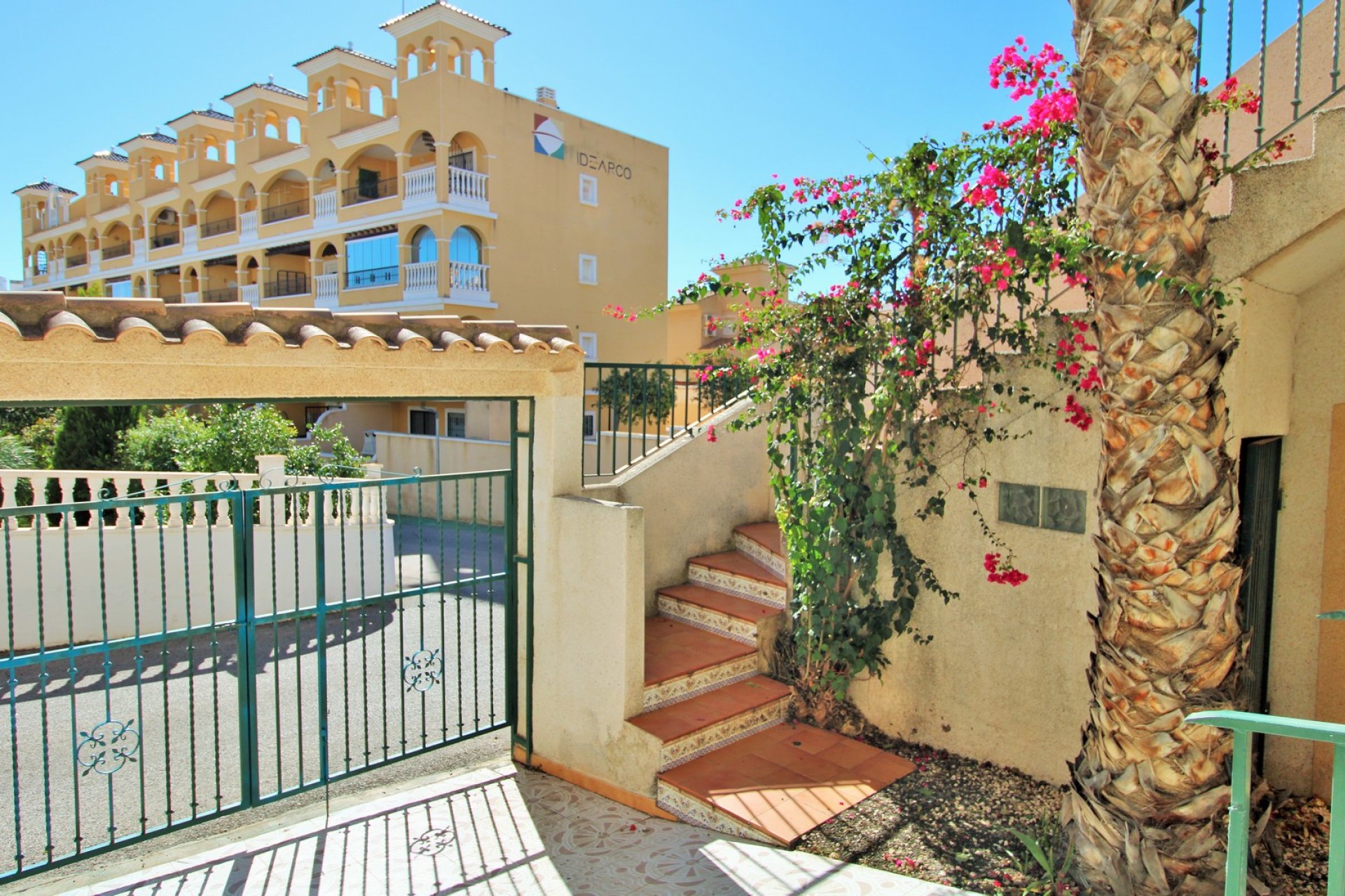 Resale - Townhouse -
Villamartin