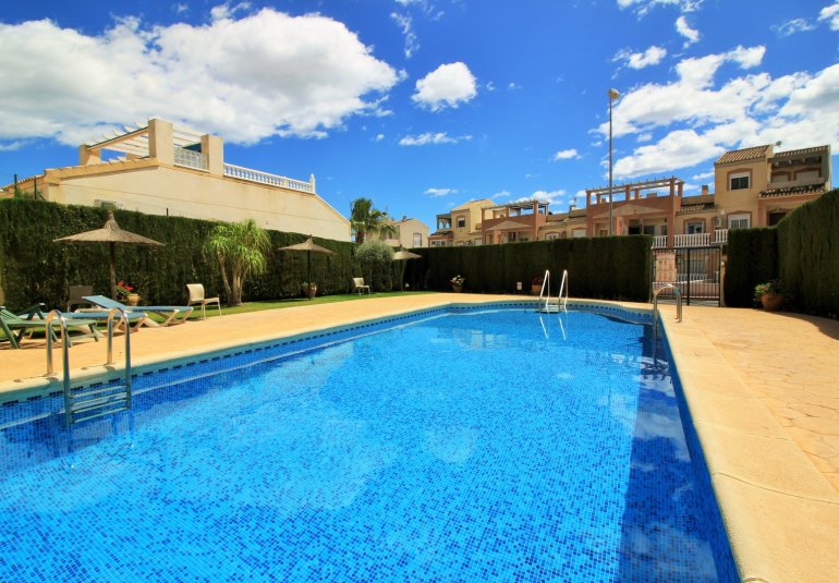 Resale - Townhouse -
Villamartin