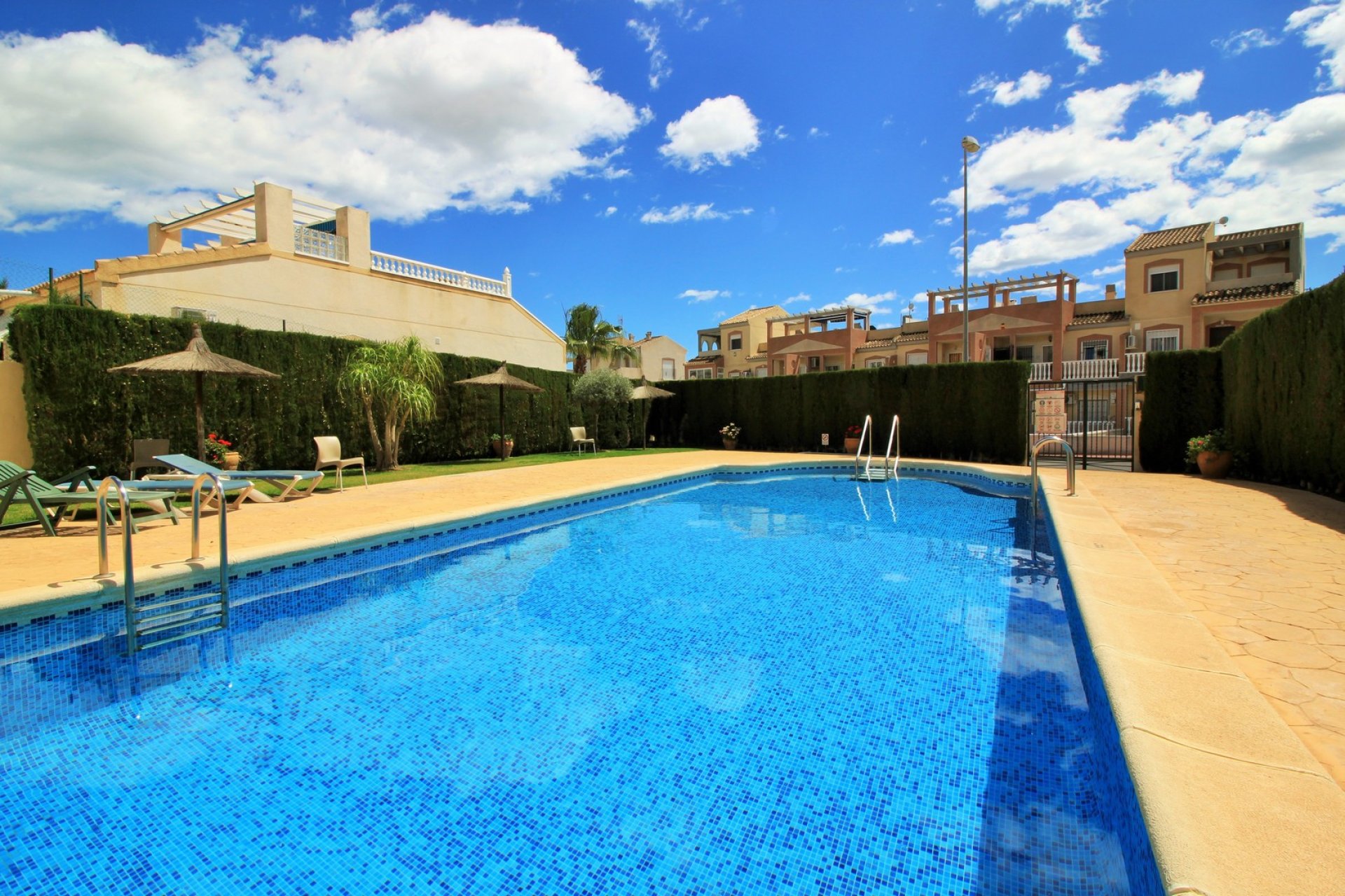 Resale - Townhouse -
Villamartin