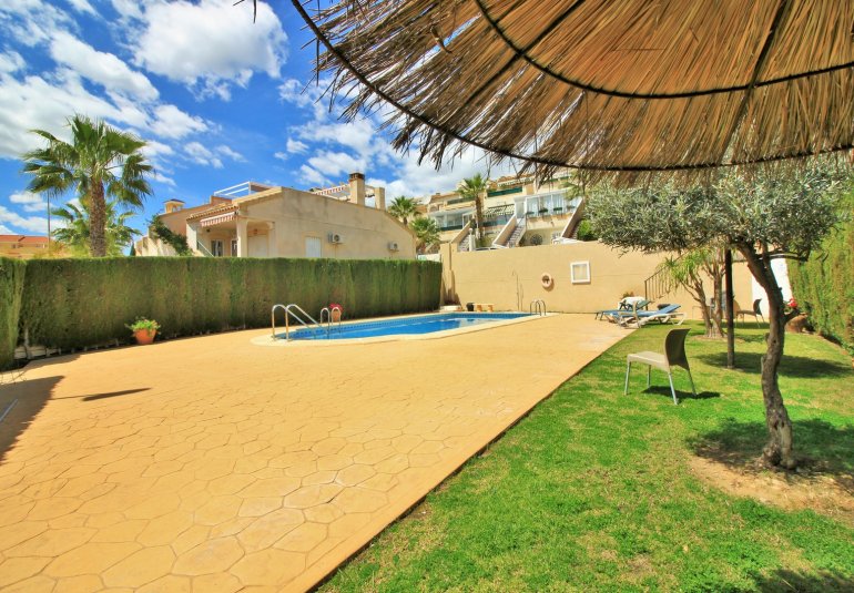 Resale - Townhouse -
Villamartin