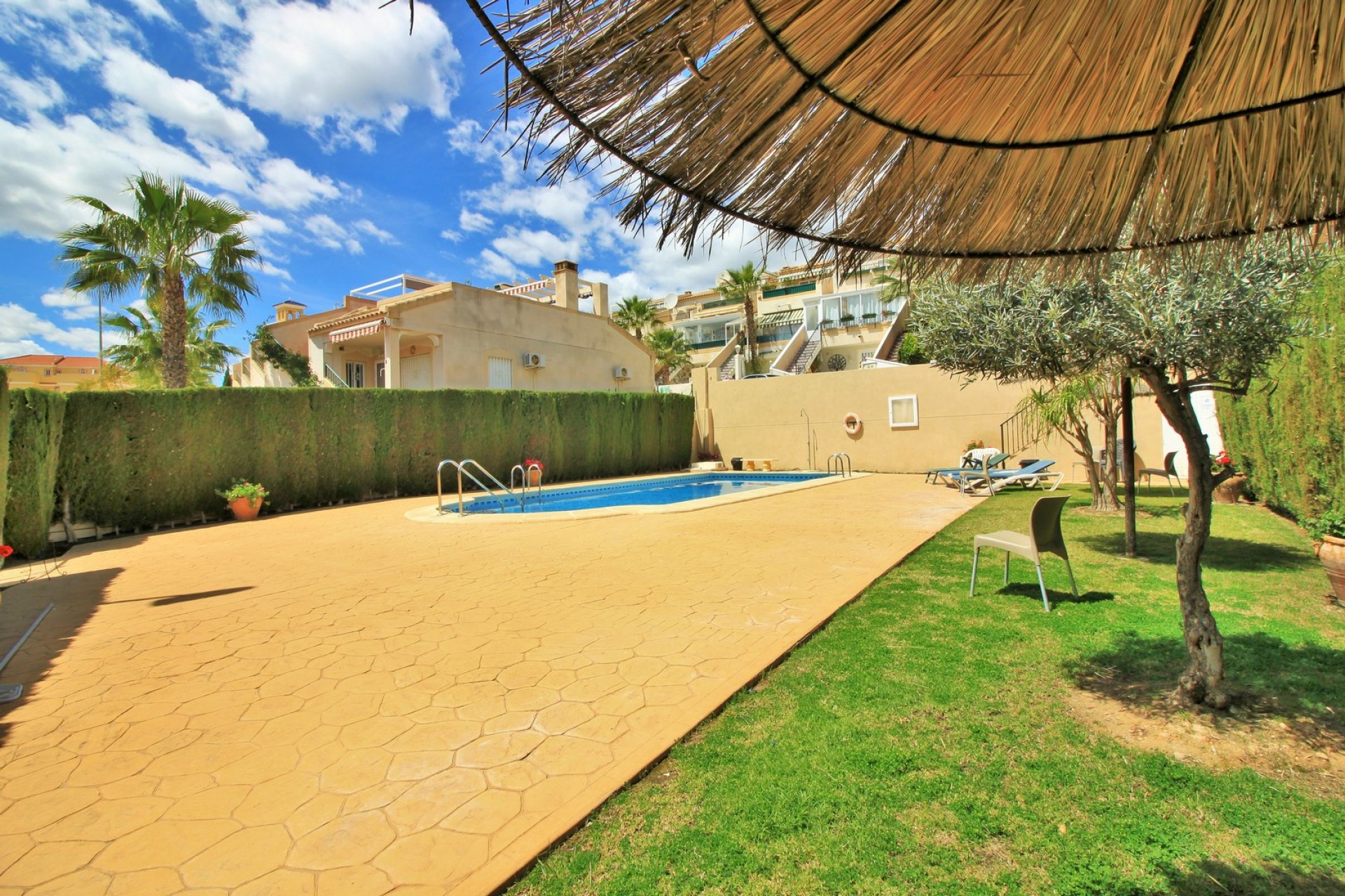 Resale - Townhouse -
Villamartin