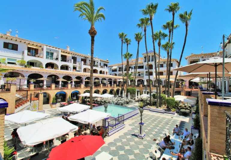 Resale - Townhouse -
Villamartin