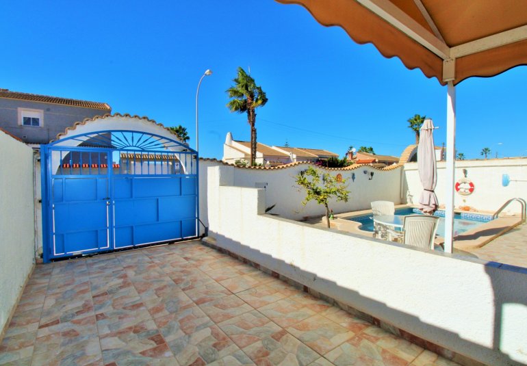 Resale - Villa -
Torrevieja - El Chaparral