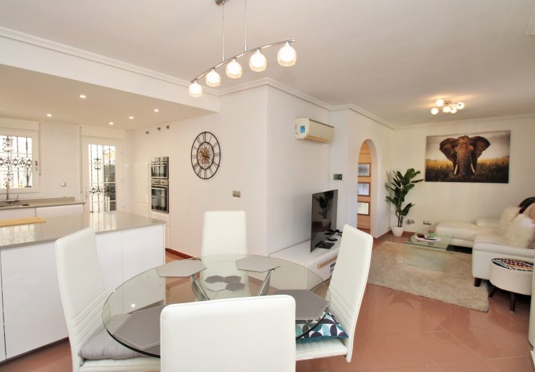 Resale - Villa -
Villamartin - Los Dolses