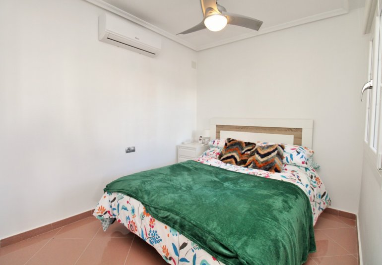 Resale - Villa -
Villamartin - Los Dolses