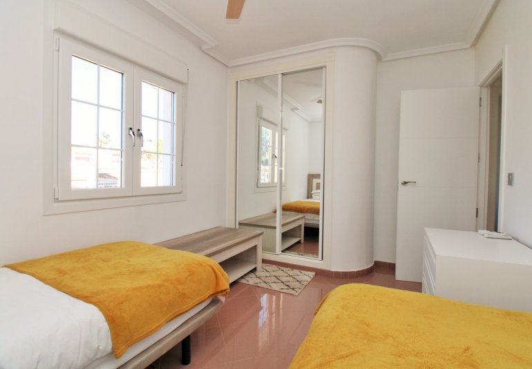 Resale - Villa -
Villamartin - Los Dolses