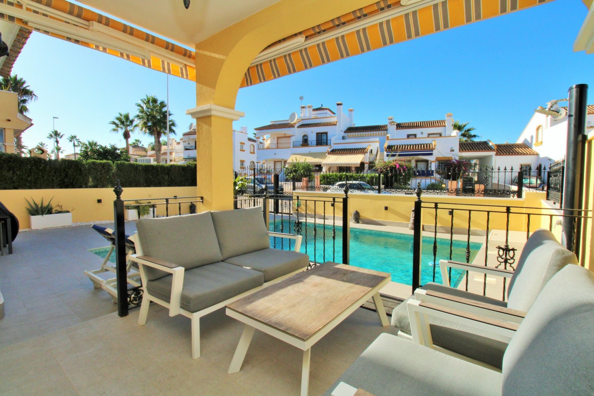 Resale - Villa -
Villamartin - Los Dolses