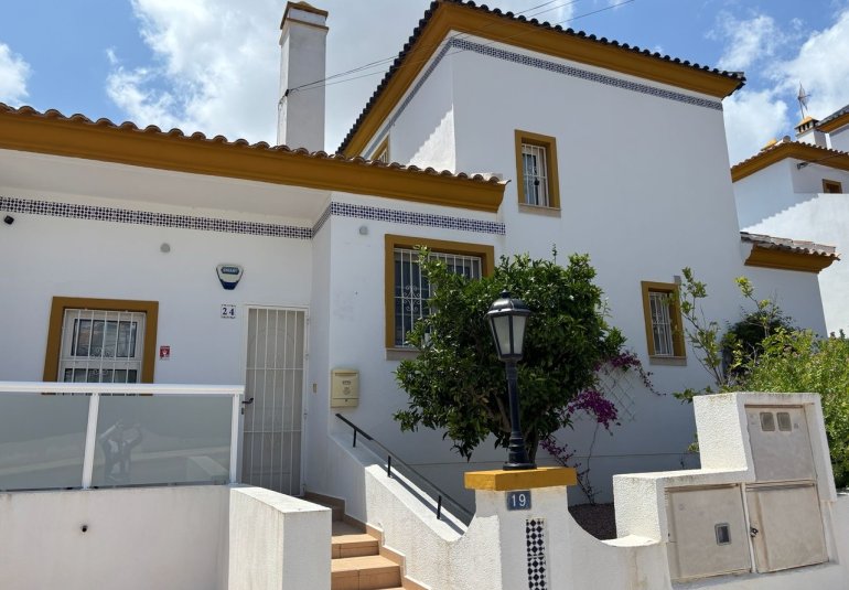 Resale - Villa -
Villamartin, Orihuela Costa