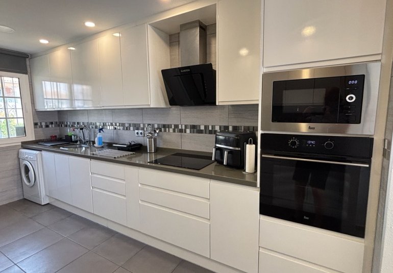 Resale - Villa -
Villamartin, Orihuela Costa