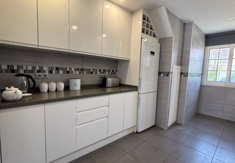 Resale - Villa -
Villamartin, Orihuela Costa