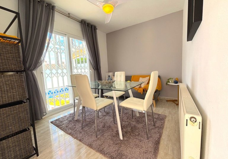 Resale - Villa -
Villamartin, Orihuela Costa