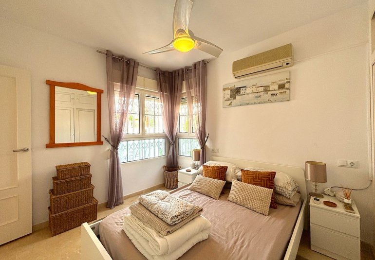 Resale - Villa -
Villamartin, Orihuela Costa