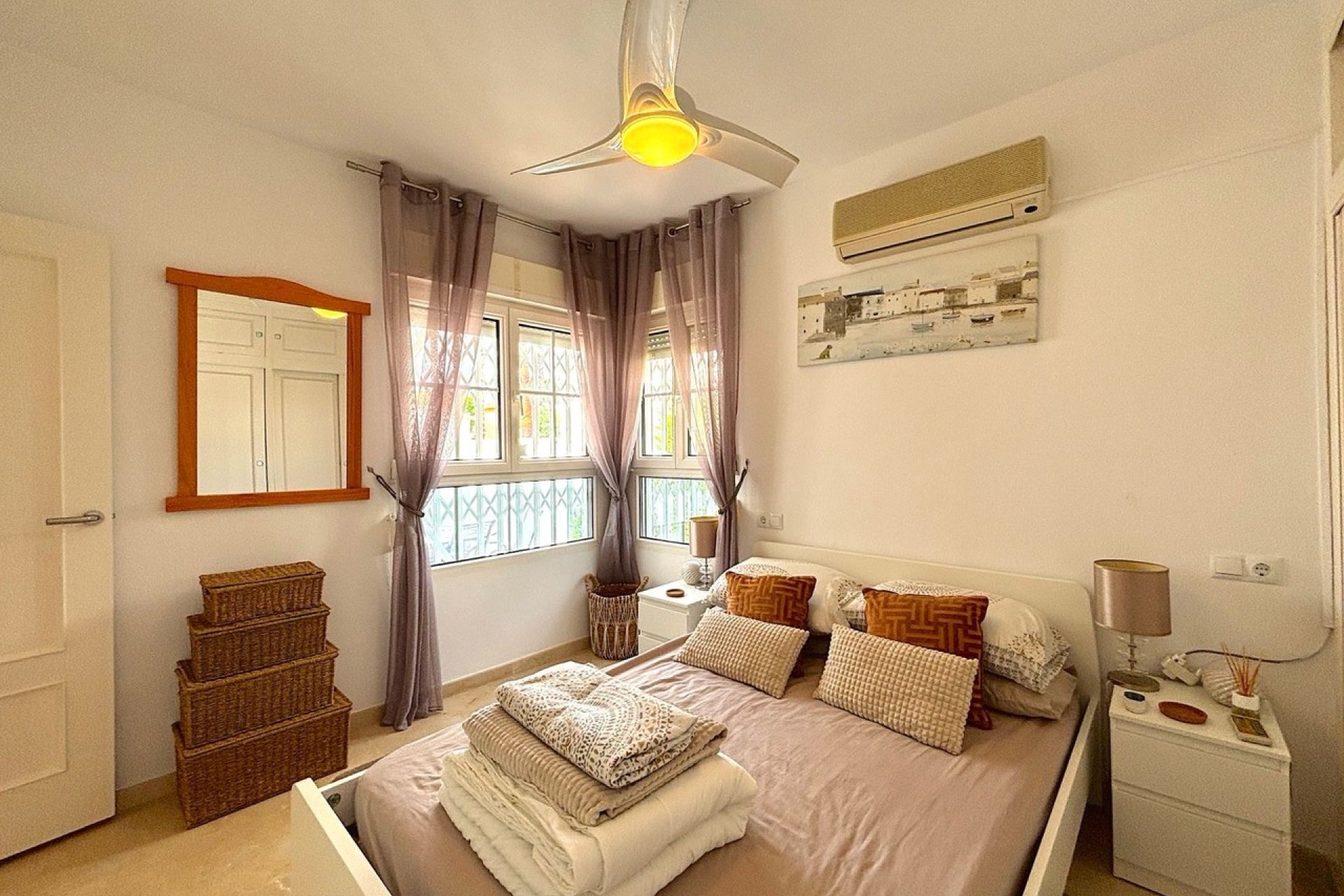 Resale - Villa -
Villamartin, Orihuela Costa