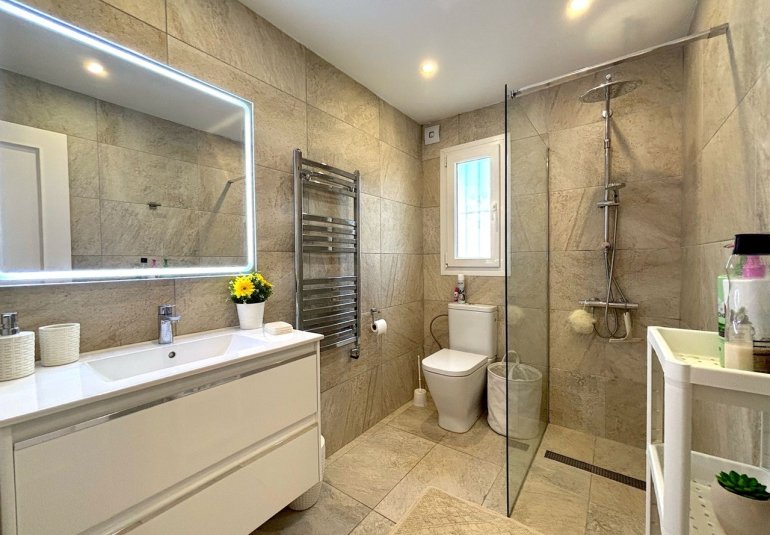 Resale - Villa -
Villamartin, Orihuela Costa