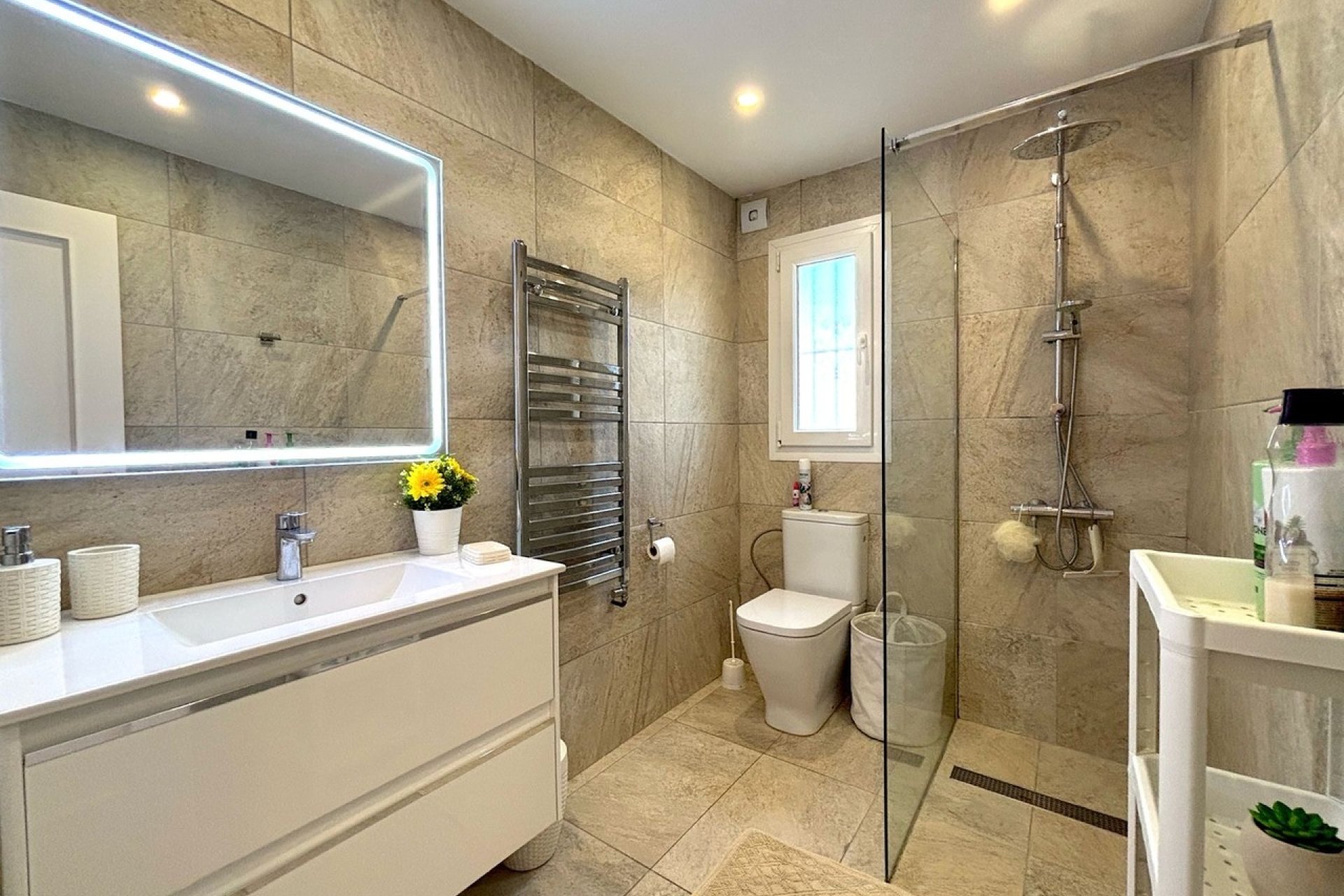 Resale - Villa -
Villamartin, Orihuela Costa