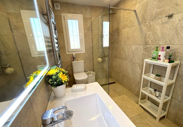 Resale - Villa -
Villamartin, Orihuela Costa