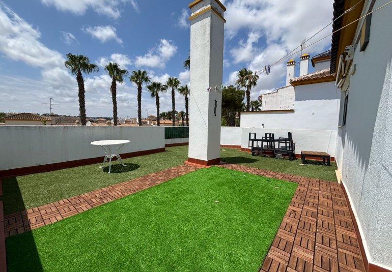 Resale - Villa -
Villamartin, Orihuela Costa