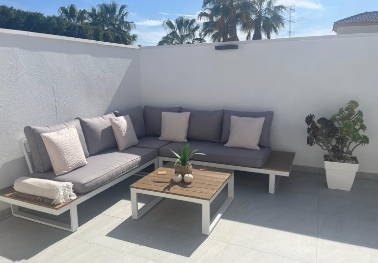 Resale - Villa -
Villamartin, Orihuela Costa