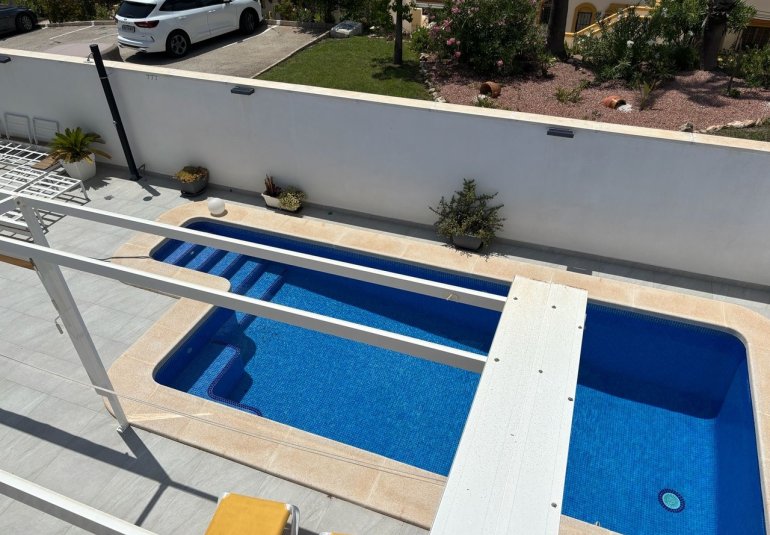 Resale - Villa -
Villamartin, Orihuela Costa