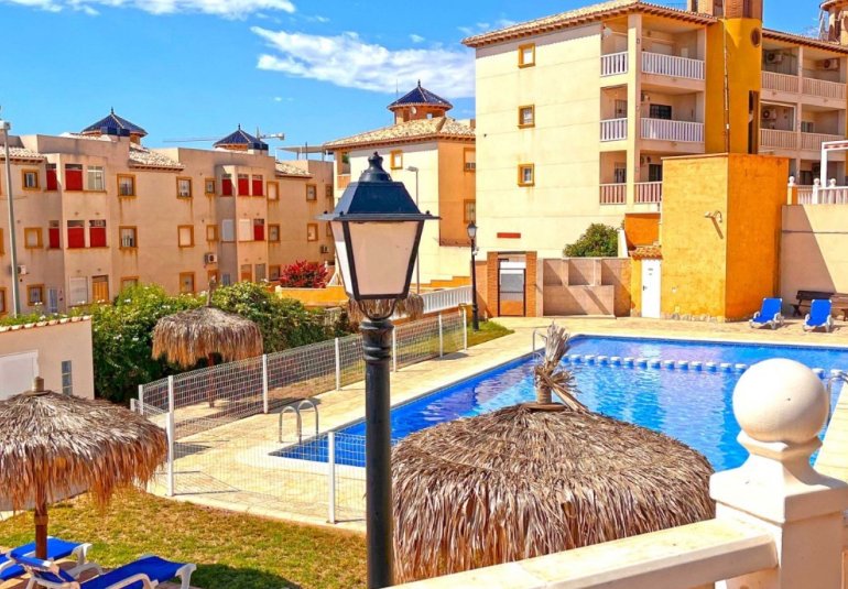 Reventa - Apartamento -
Orihuela Costa - Lomas de Cabo Roig