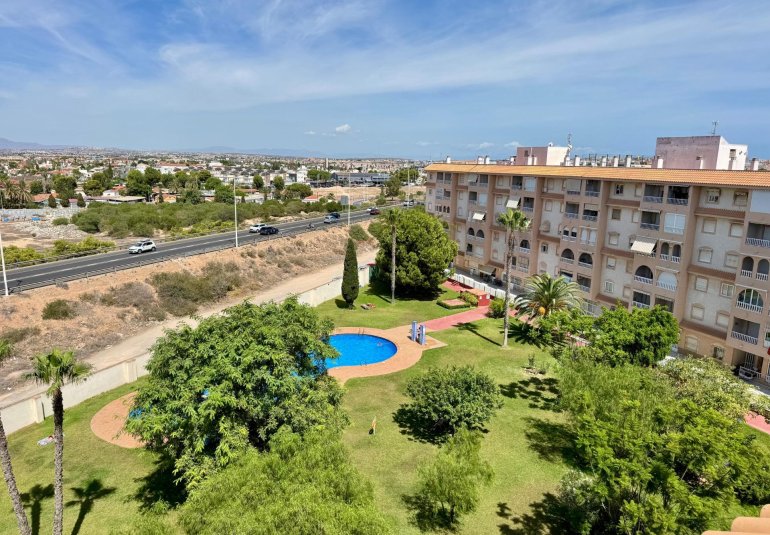 Reventa - Ático -
Torrevieja - Centro