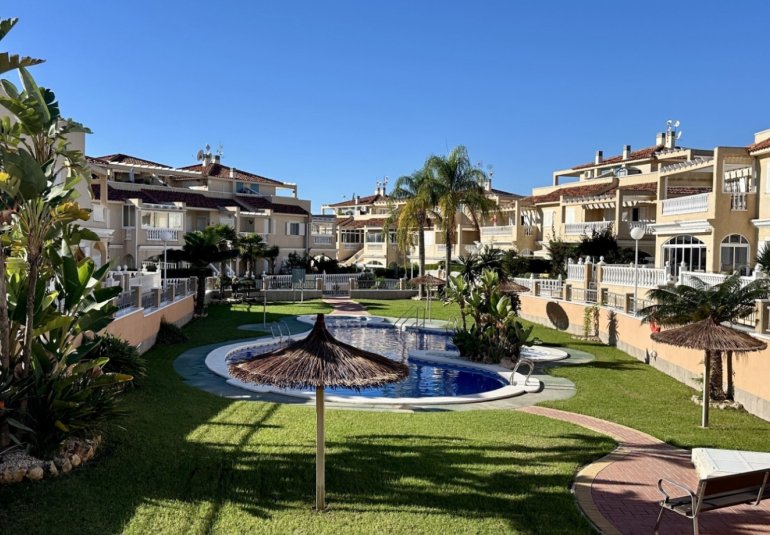 Reventa - Duplex -
Orihuela Costa - Playa Flamenca