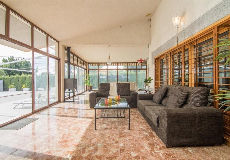 Reventa - Villa -
Elche - Corte Ingles