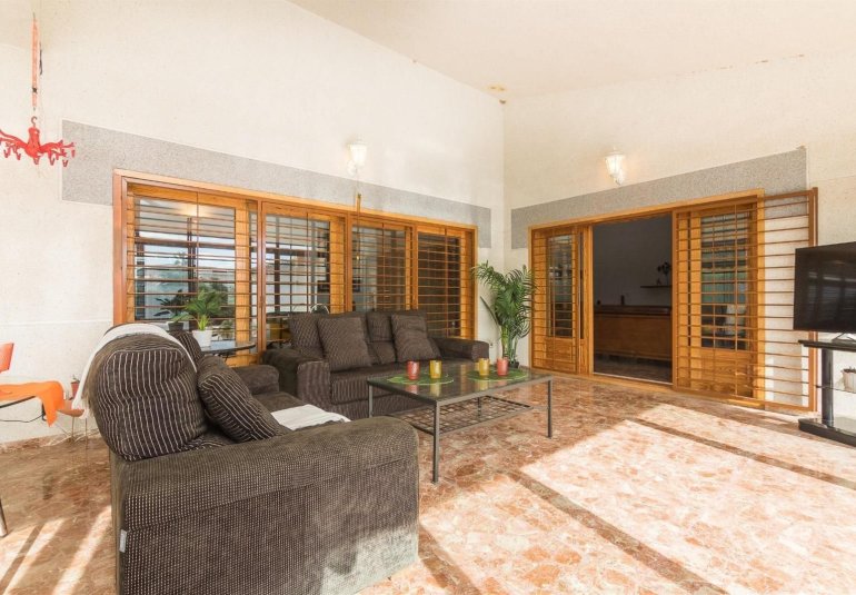 Reventa - Villa -
Elche - Corte Ingles