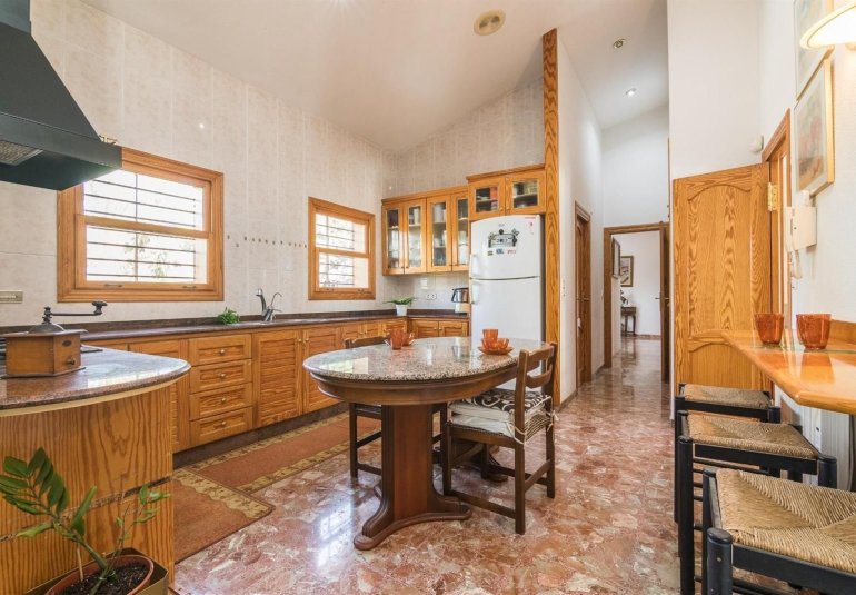 Reventa - Villa -
Elche - Corte Ingles